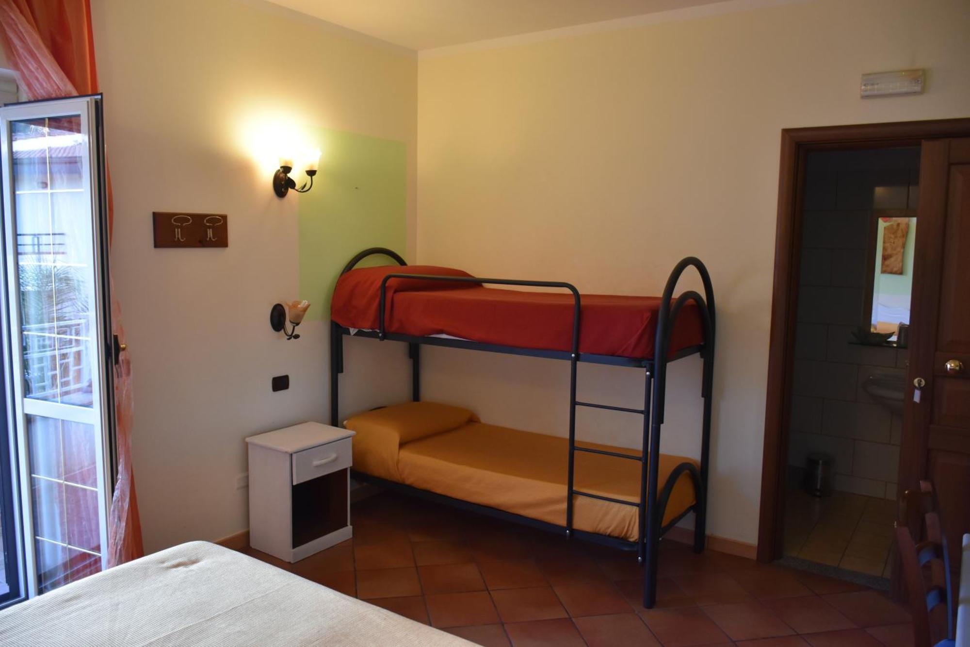 Hotel Il Melograno Nicotera Exterior foto